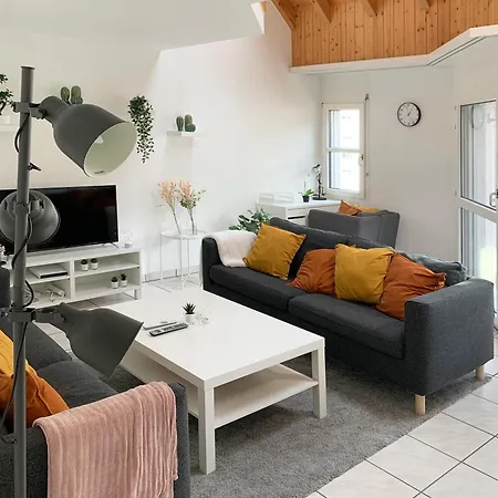 Spacious And Charming Duplex In The Centre Of 아파트