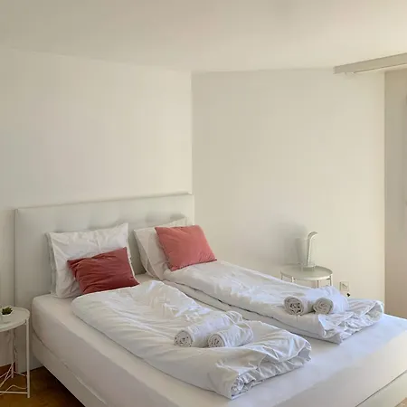 Spacious And Charming Duplex In The Centre Of * 布里格